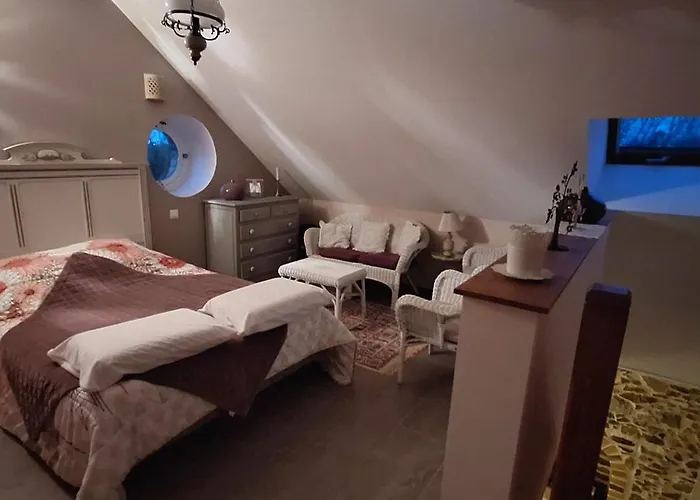 Au Bonheur De Mona *